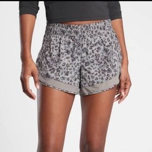 Athleta mesh racer shorts gray leopard plus size 1x NWOT